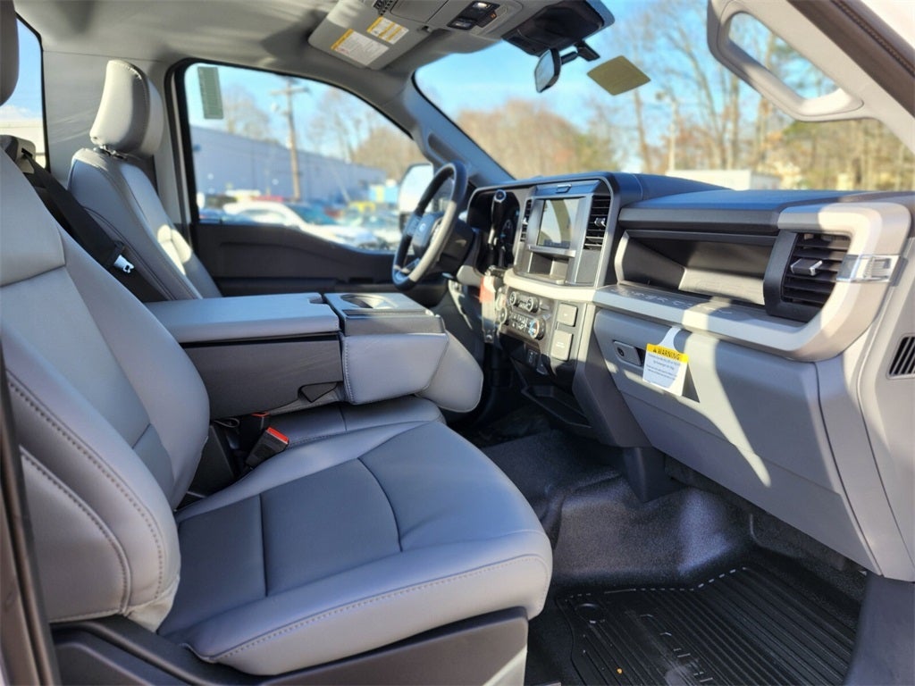 2026 Ford F-350SD XL w/ 9' Duramag Aluminum Service Body