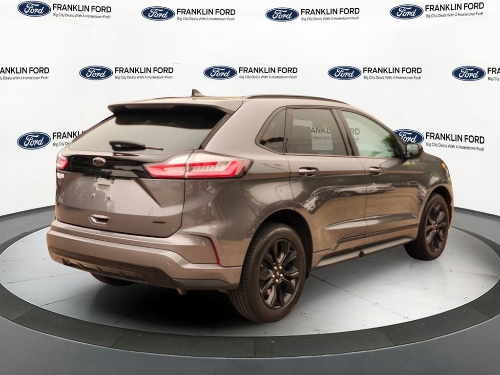 2022 Ford Edge SE