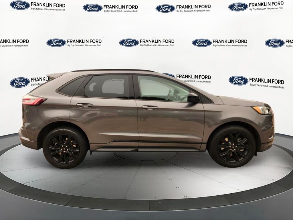 2022 Ford Edge SE