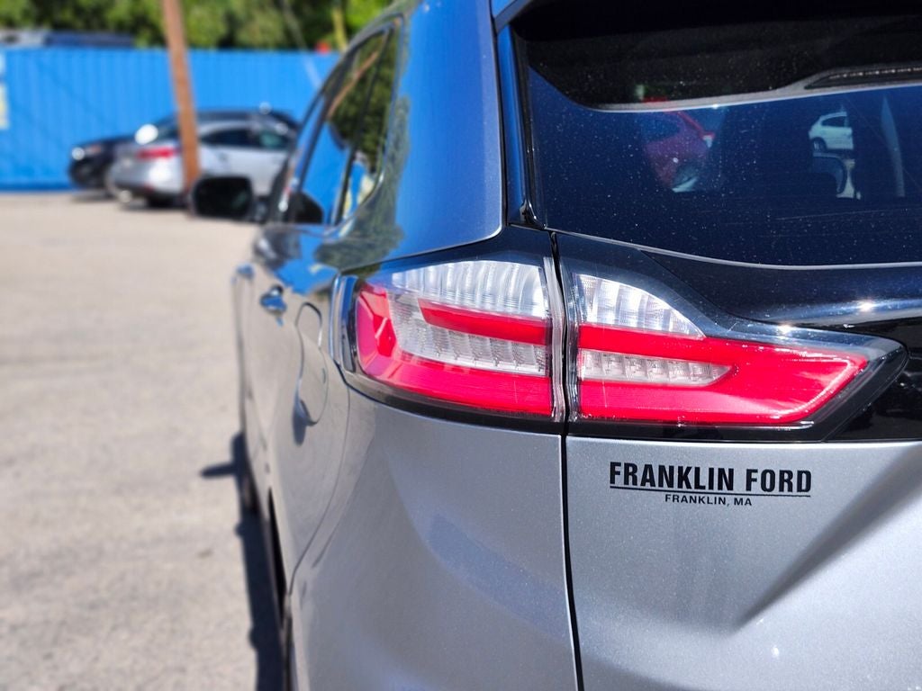 2022 Ford Edge Titanium