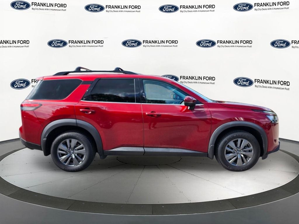 2022 Nissan Pathfinder SV